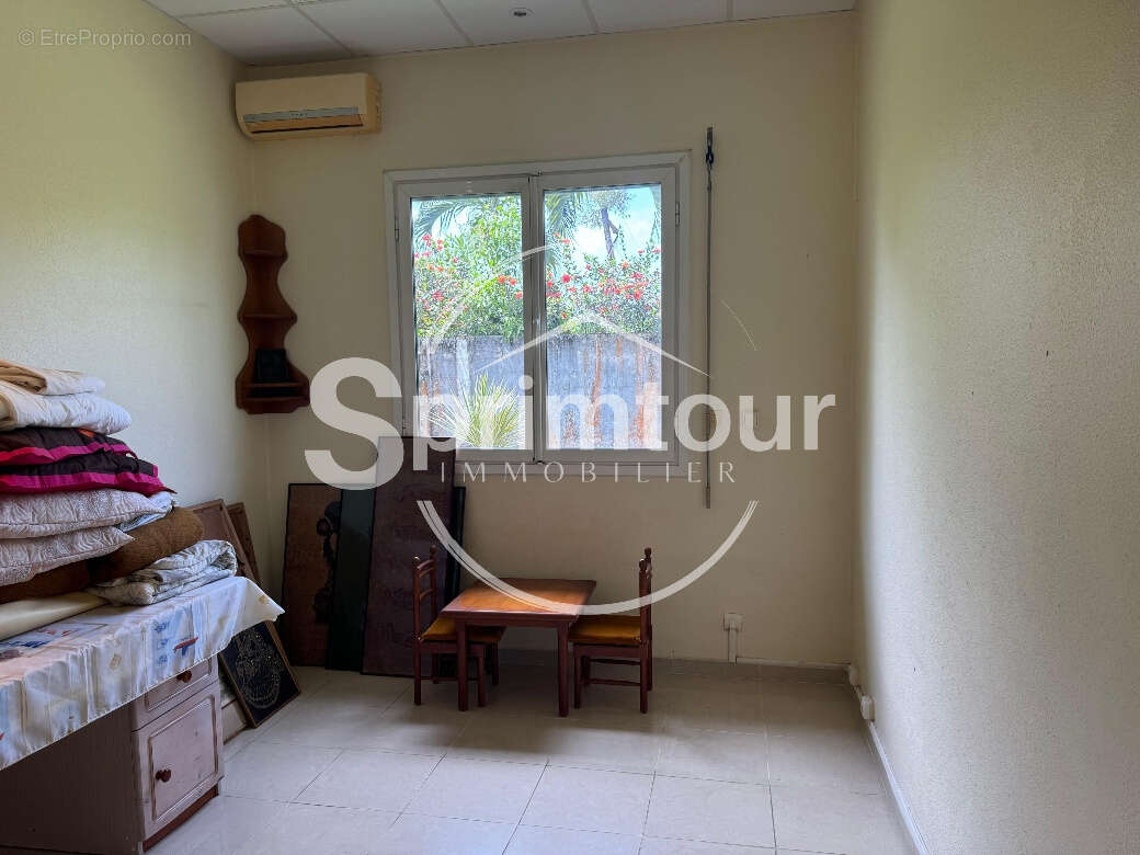 À VENDRE   BAIE-MAHAULT Villa Créole T6 avec Piscine sur Terrain de 1000 m2 - photo 18