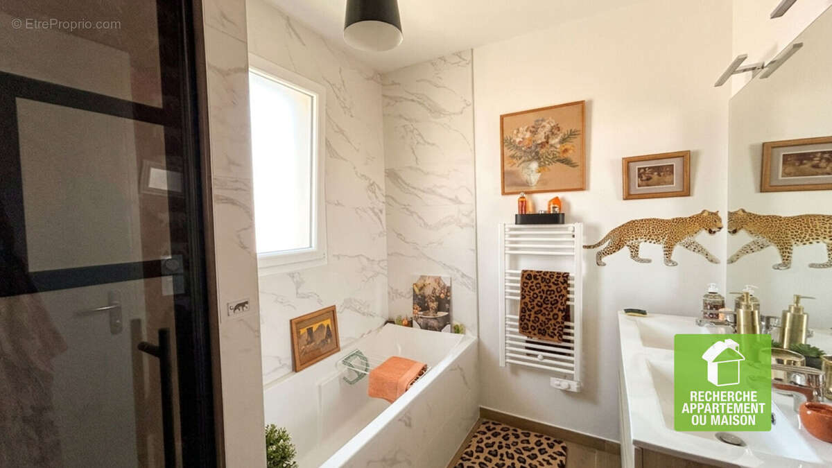 Appartement T4 Haut de Gamme avec Terrasse, Jacuzzi, Double Garage et Cave  à vendre à Tignieu-Jameyzieu - photo 12