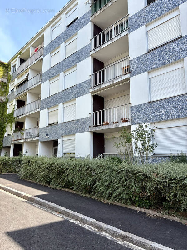 LIMOGES, Place des Carmes - photo 2