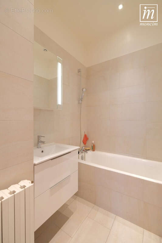 Appartement à PARIS-8E