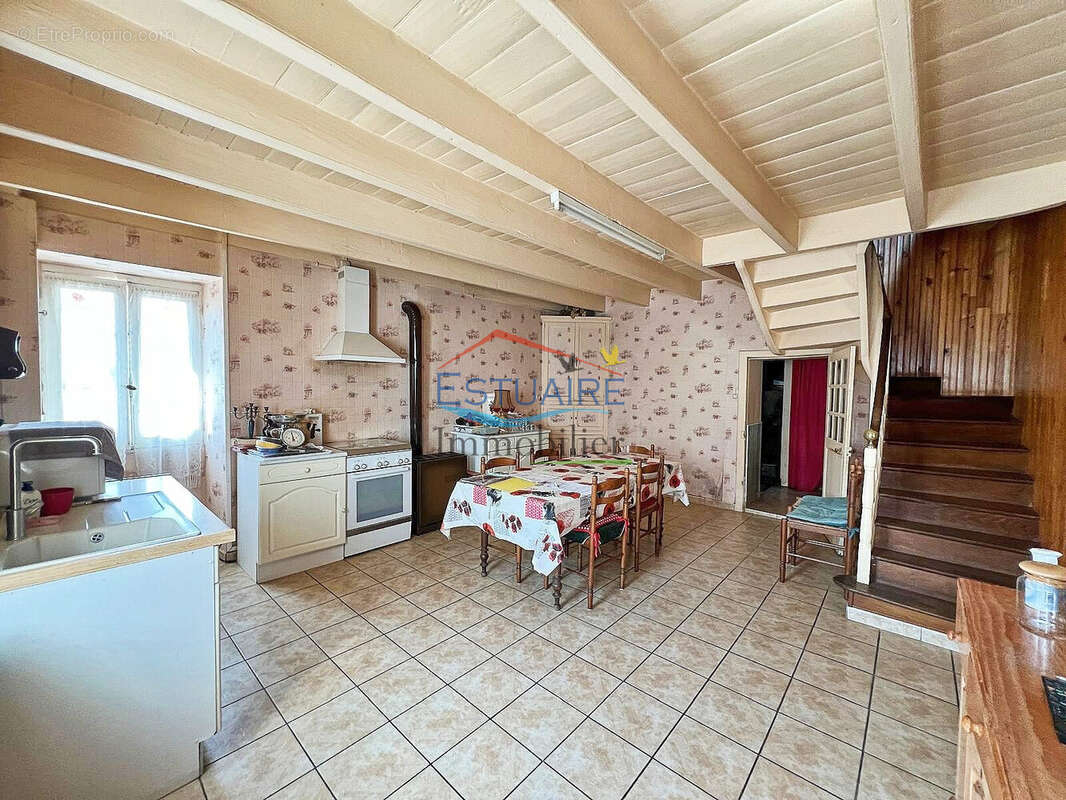 Maison 153 m² à Besne  - photo 3