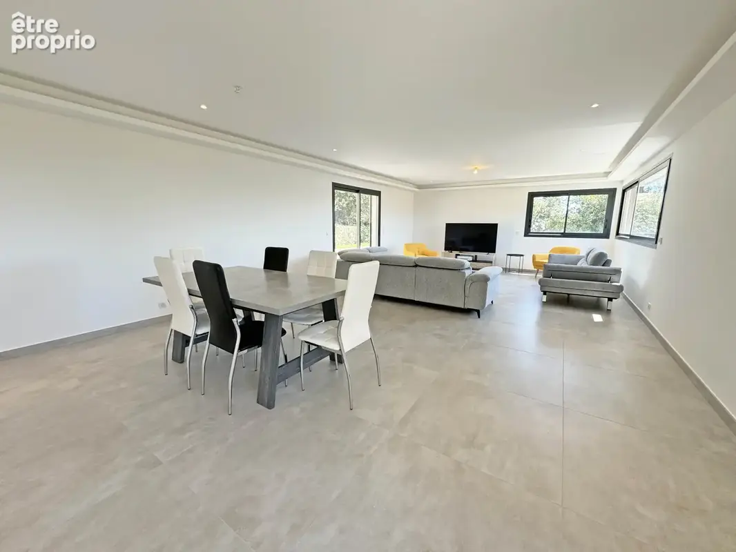 Vence - Villa contemporaine de 225 m2 avec vue mer - photo 4
