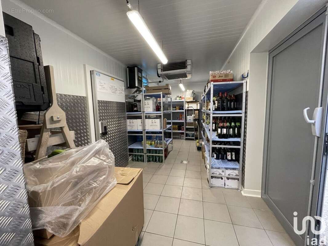 Photo 8 - Commerce à CELY