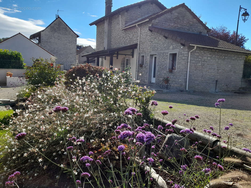 Maison à MONTALIEU-VERCIEU