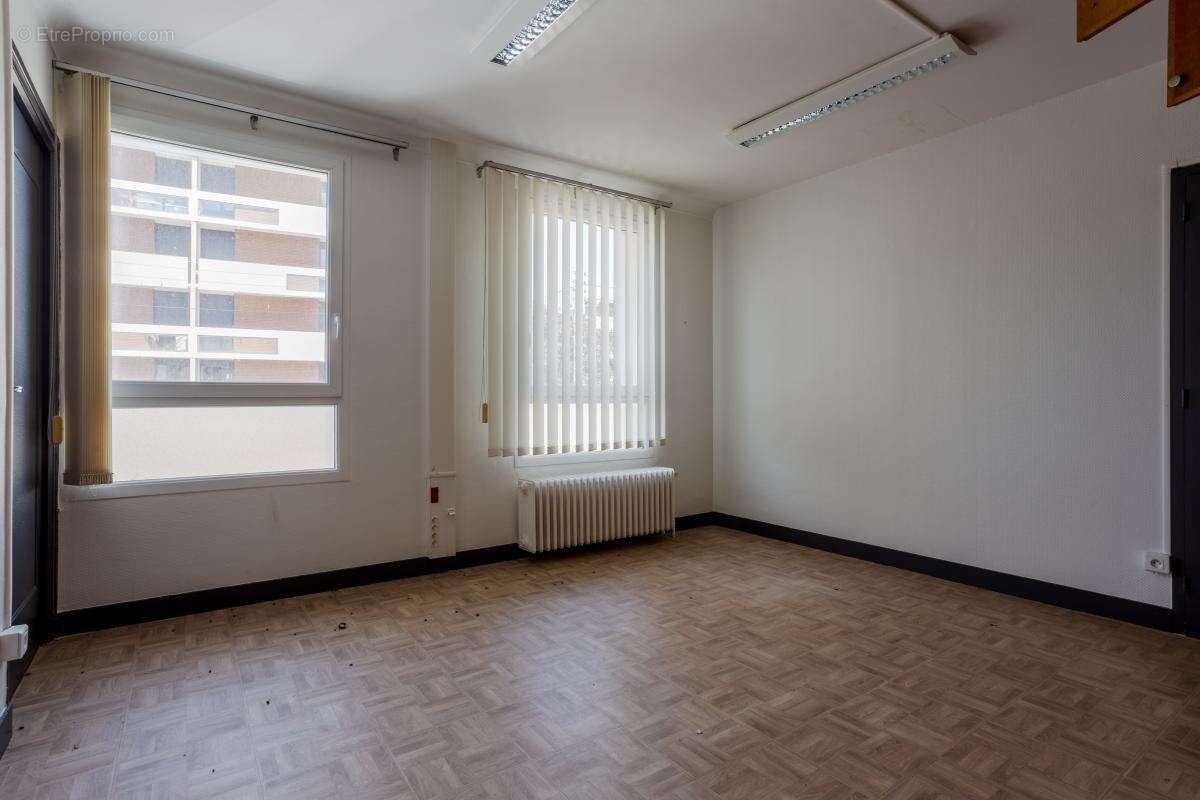 Immeuble de bureau - 486 m² - Bayeux (14) - photo 7