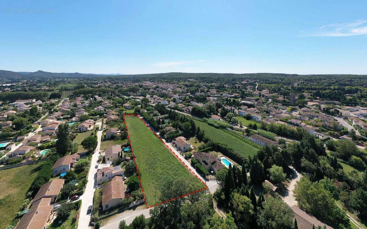 Terrain à FONTVIEILLE