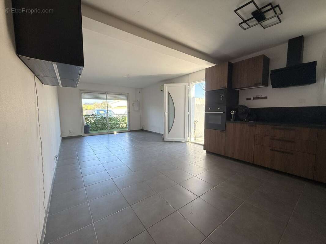 Appartement 57 m² à Istres  - photo 3