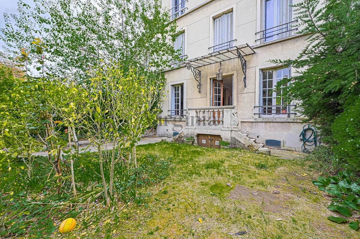 Appartement à CHARENTON-LE-PONT