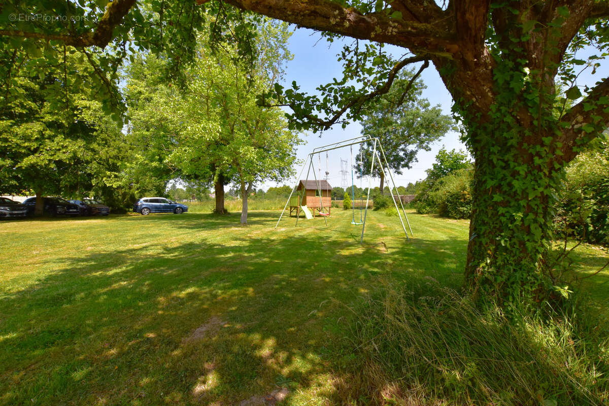 Maison à LES ESSARTS-LE-ROI