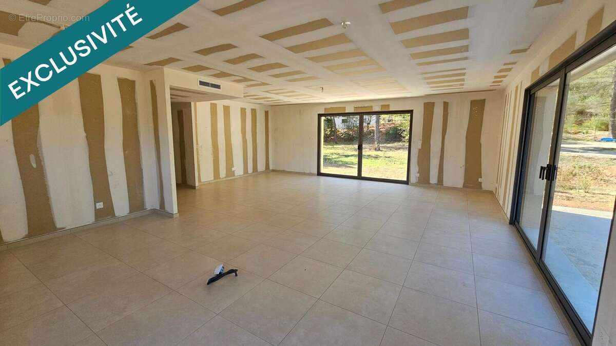 Photo 4 - Maison à SALERNES