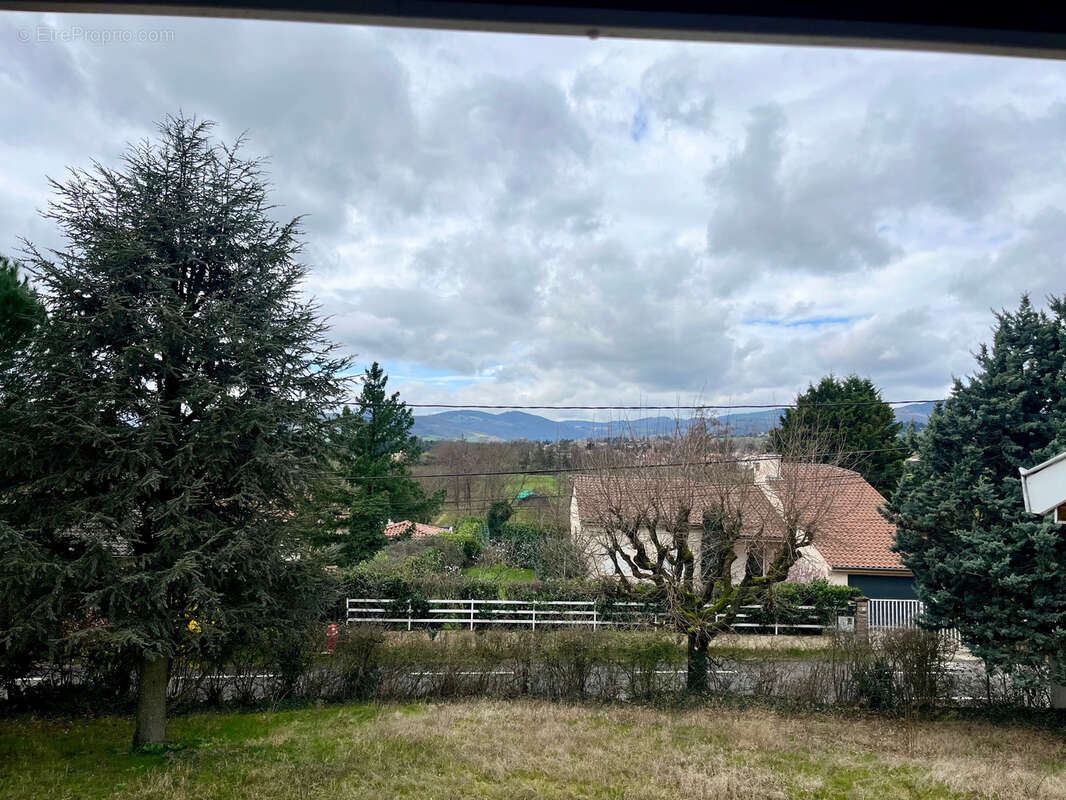 Maison à GREZIEU-LA-VARENNE