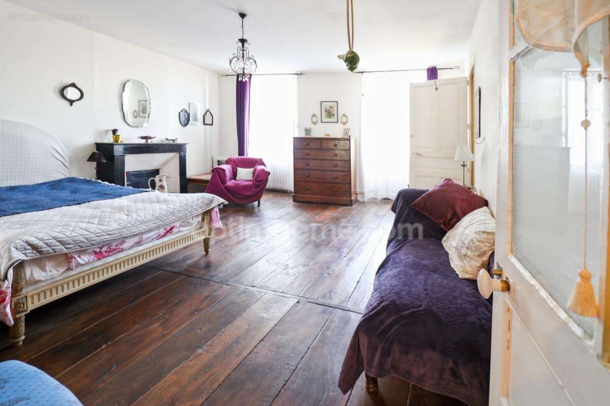 Maison de Charme et de Caractère de 353 m² - 9 Pièces - 6 Chambres sur parcelle de 662 m² - BELLAC 87300 - photo 35