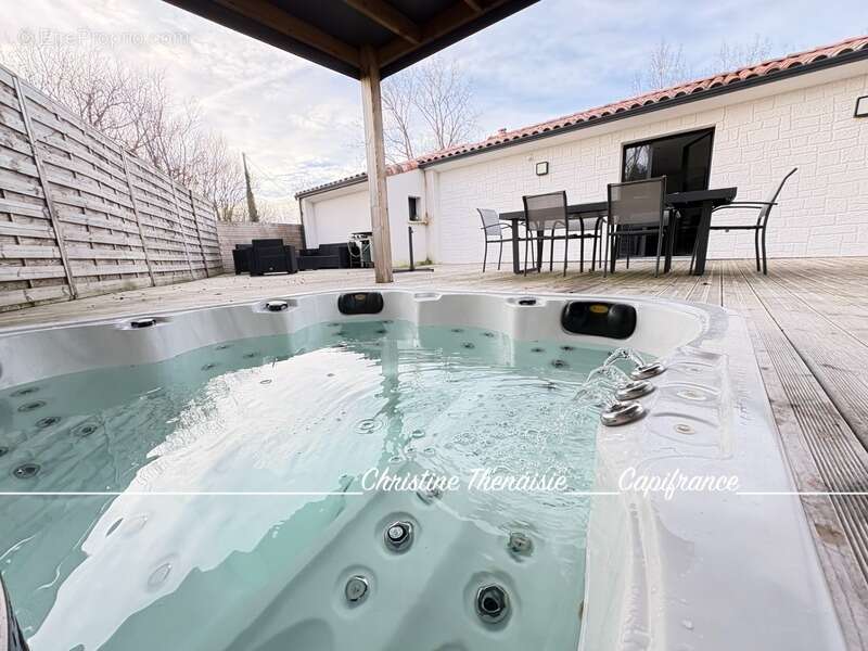 Maison à vendre Contemporaine - 2 chambres avec salle d'eau privative - Grand terrain  SAINT JEAN DE MONTS (85) - photo 6