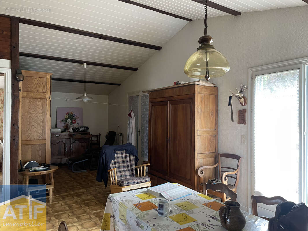 Maison à CHATEL-MONTAGNE