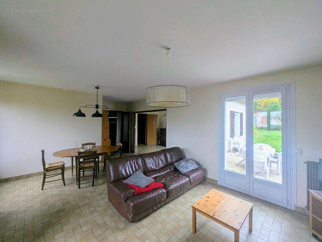 Maison à BRIIS-SOUS-FORGES