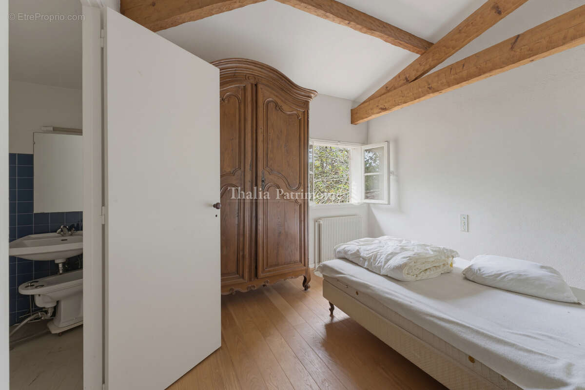 Propriété de 235 m2 avec plus de 5 000 m2 de terrain à Cambes - photo 11