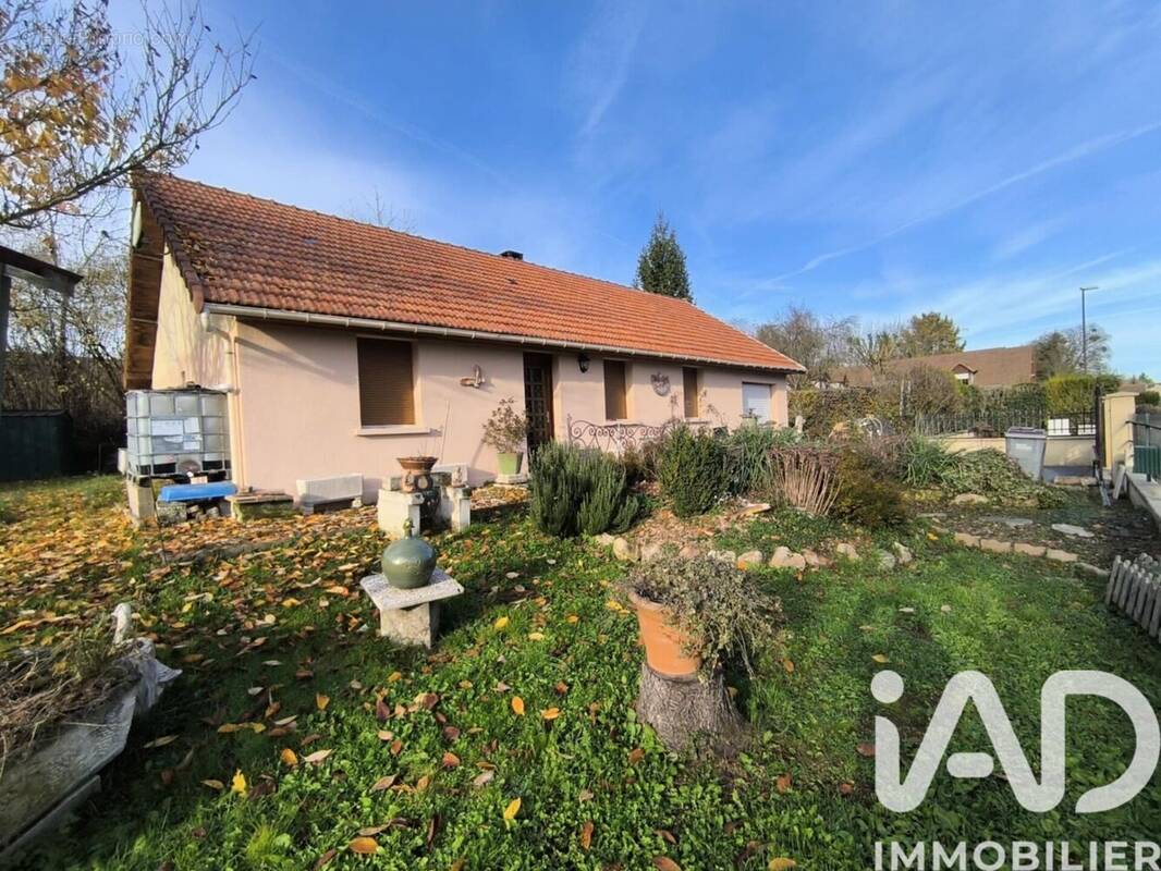 Photo 1 - Maison à ESTISSAC