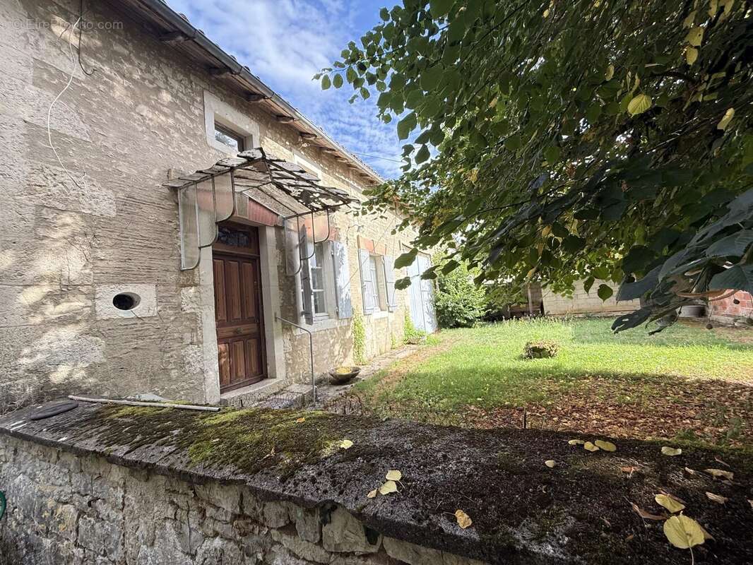 Maison charmante de 2 chambres avec terrain en bord de rivière près de Verteuil-sur-Charente - photo 9