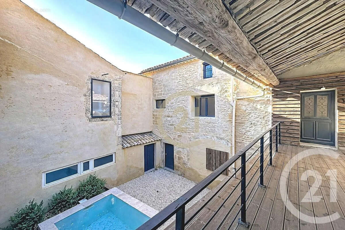 Maison à REMOULINS