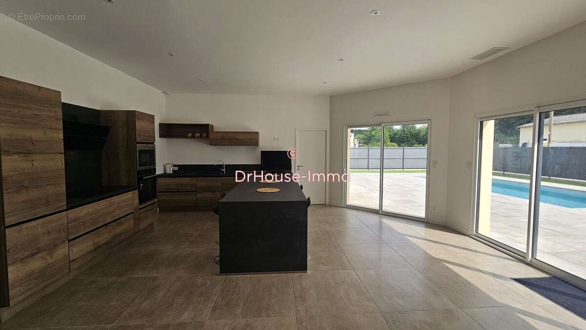 Maison 190 m² à Change  - photo 20