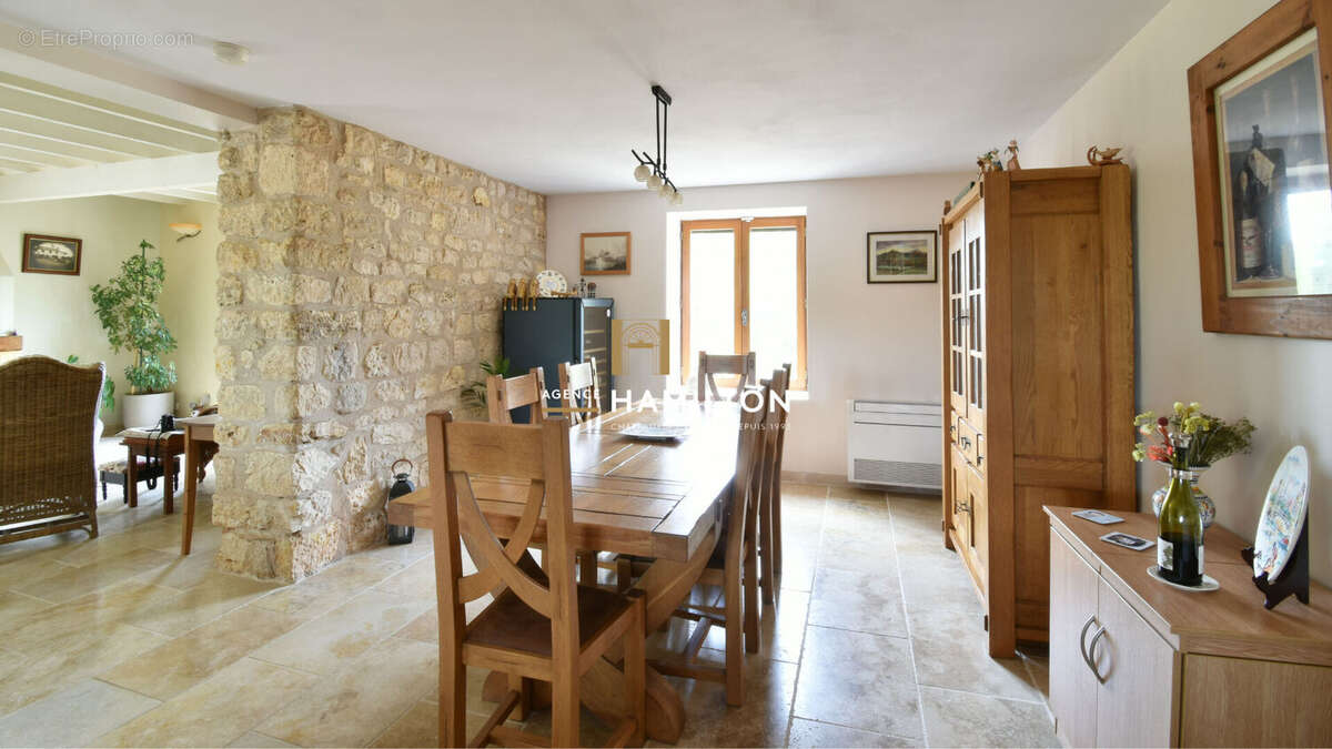 Propriété avec un garage spacieux, une piscine et un grand étang près de cordes-sur-ciel - photo 7
