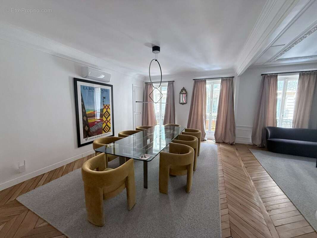 Appartement à PARIS-8E