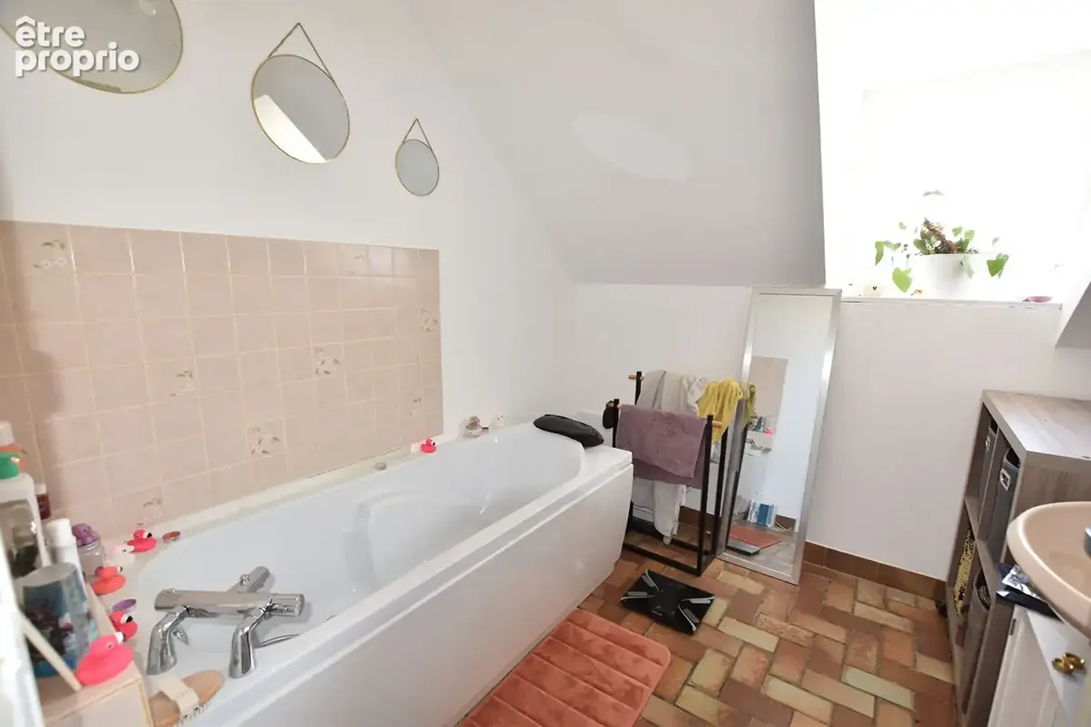 Proche Saint Pourçain sur Sioule, maison familiale de 5 chambres - photo 10