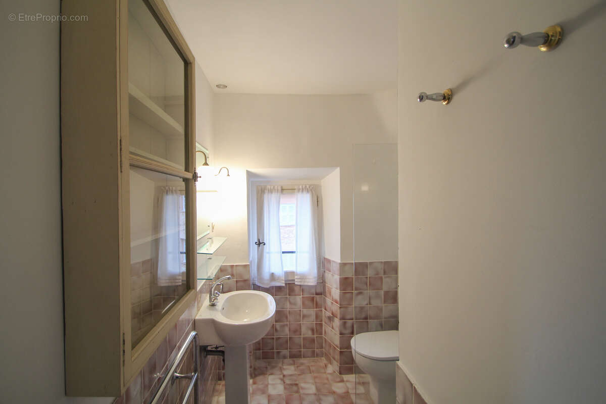 Maison à CHATEAUNEUF-GRASSE