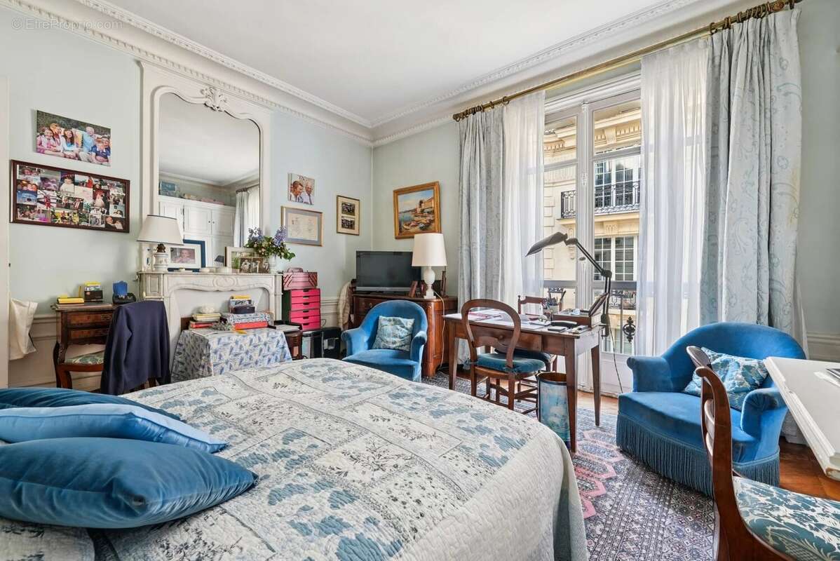 Appartement à NEUILLY-SUR-SEINE