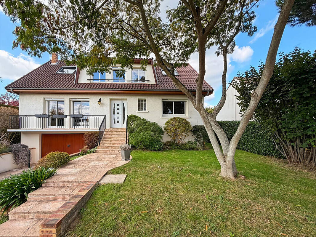 Maison à VERRIERES-LE-BUISSON