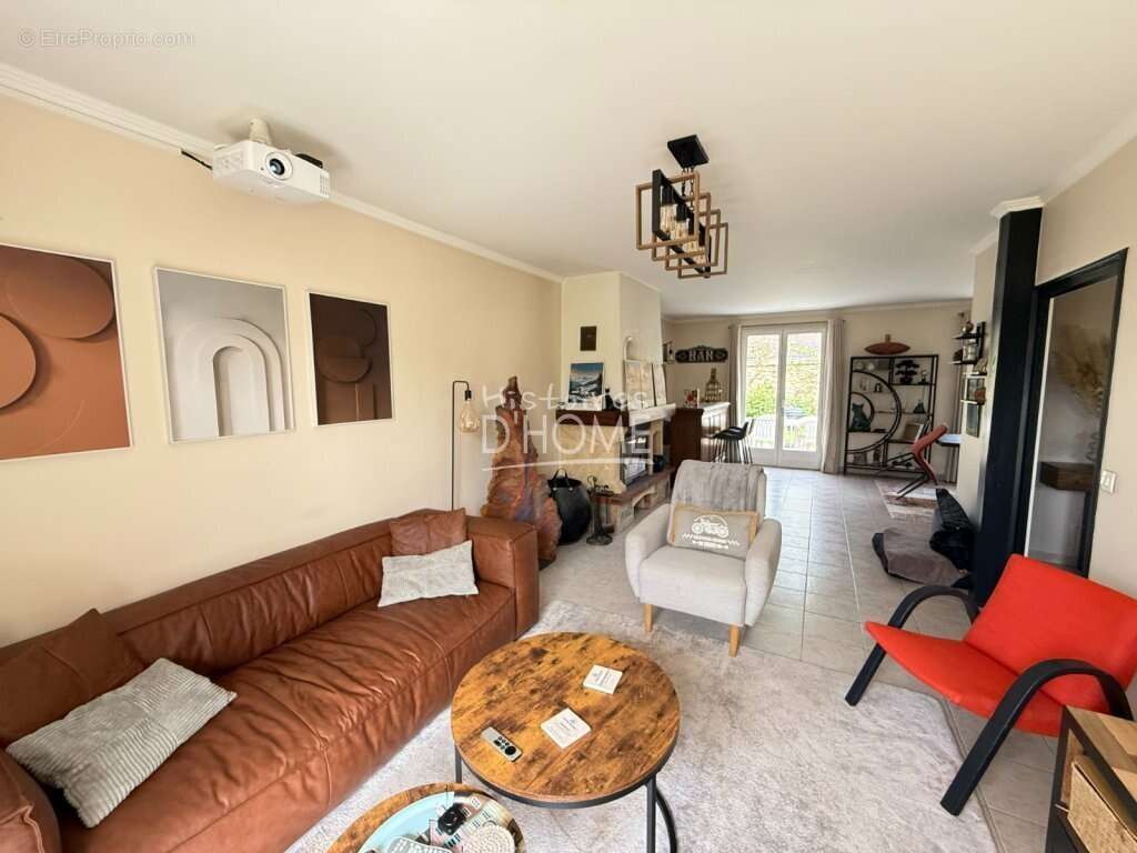 LIVERDY-EN-BRIE – Belle maison de maçon indépendante avec sous-sol total et jardin de 837 m² - photo 9