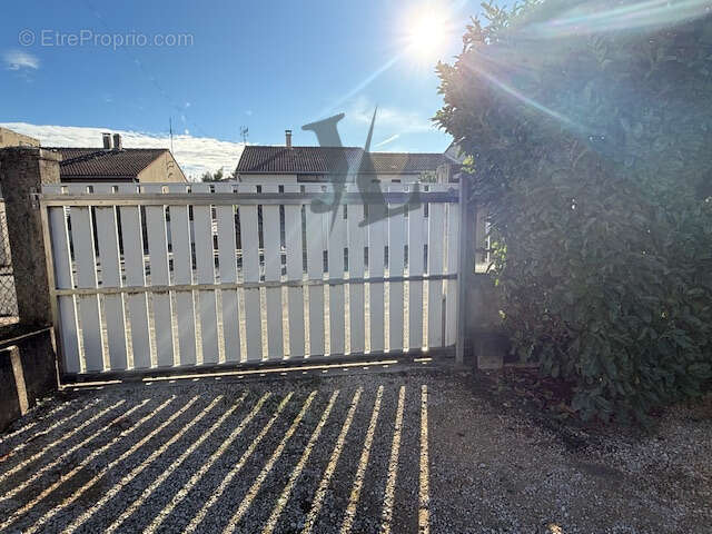 Terrain à PORTES-LES-VALENCE