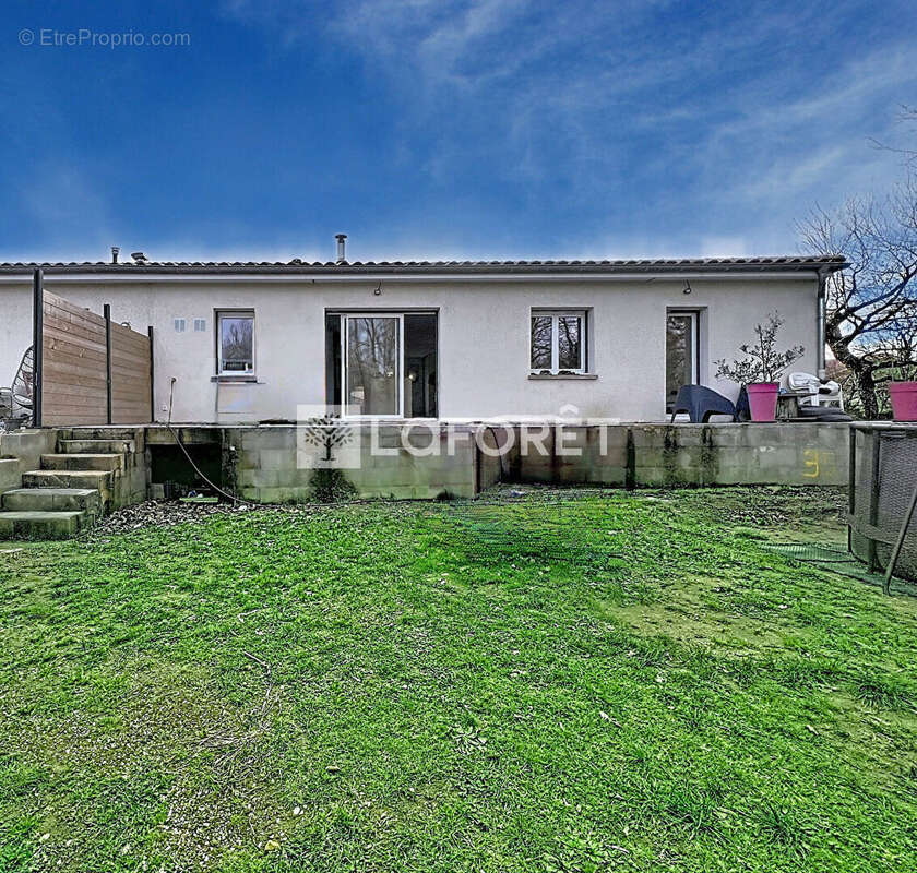 Maison à OZAN