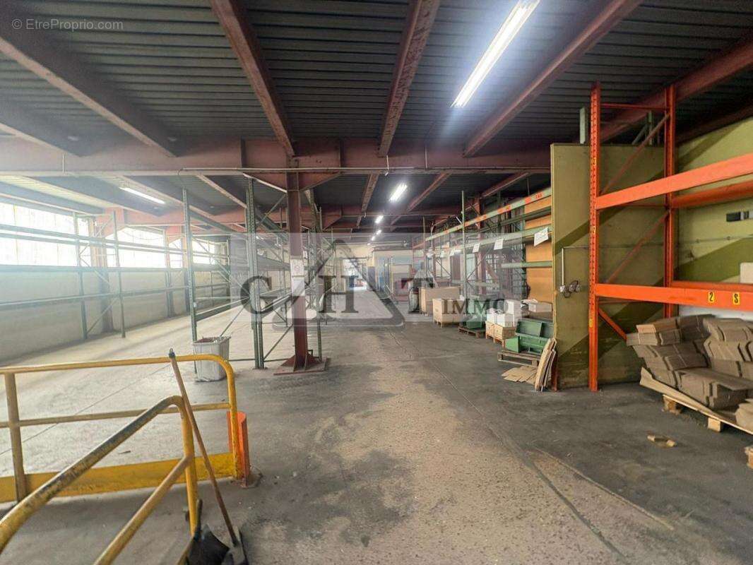 Commerce à VAUX-LE-PENIL