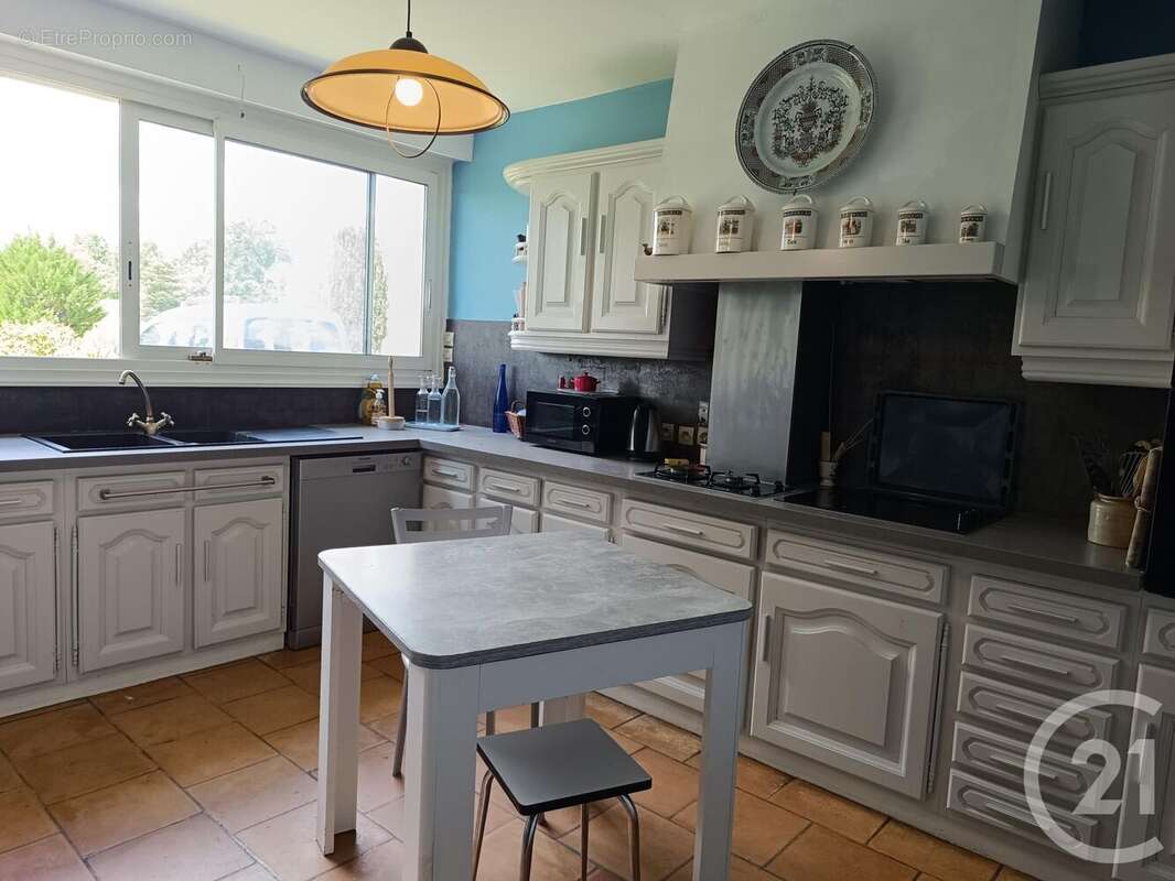 Maison à LES PEINTURES