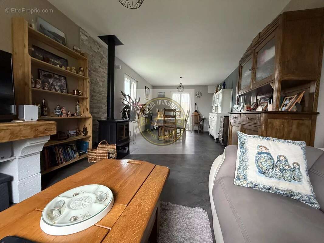 Maison à VARENNES-VAUZELLES