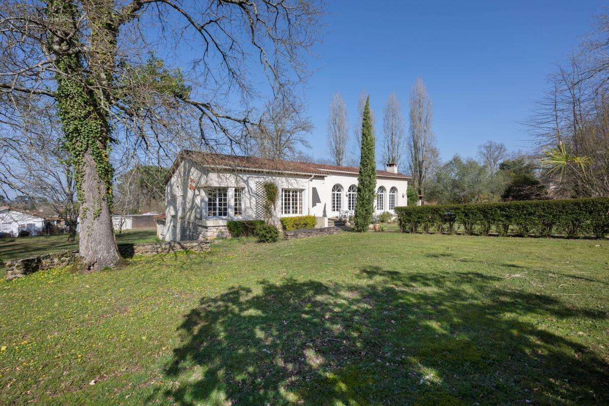 Maison à SAINT-PIERRE-DU-MONT
