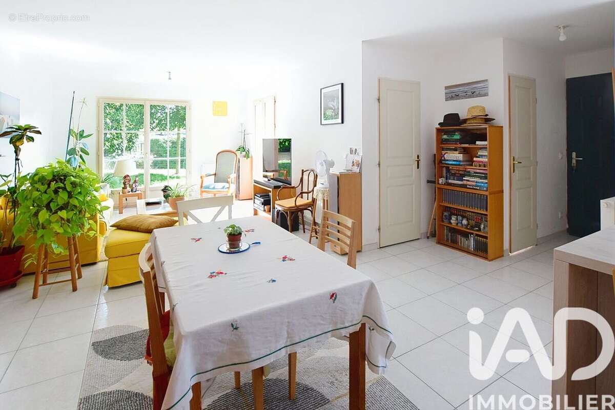 Photo 2 - Maison à CRECY-LA-CHAPELLE