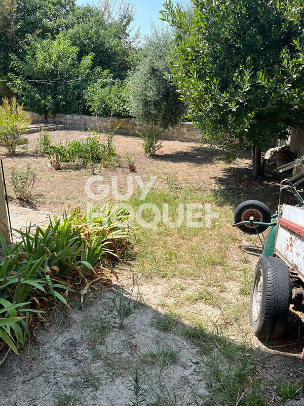 Marseille - Maison familiale T6 de 110 m² avec jardin, garage et 5 chambres - photo 12