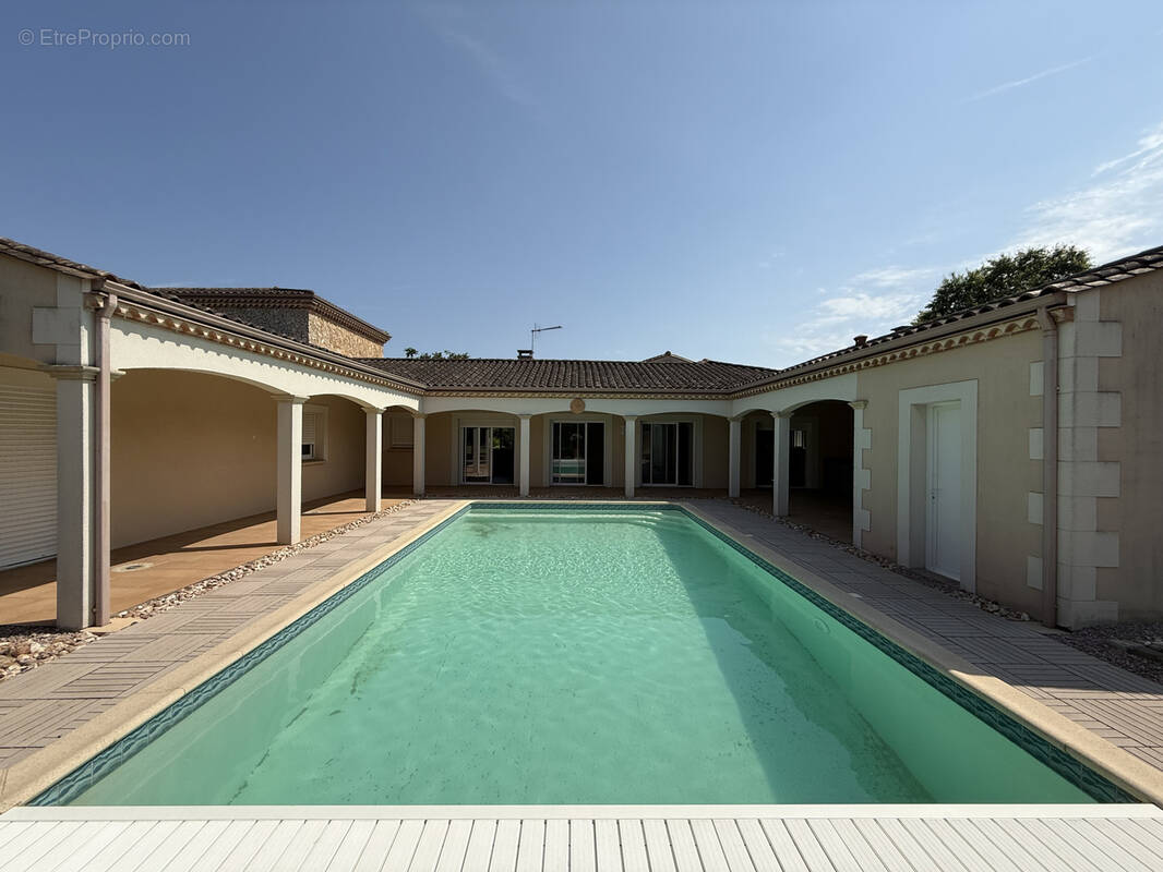 Maison à AMBARES-ET-LAGRAVE