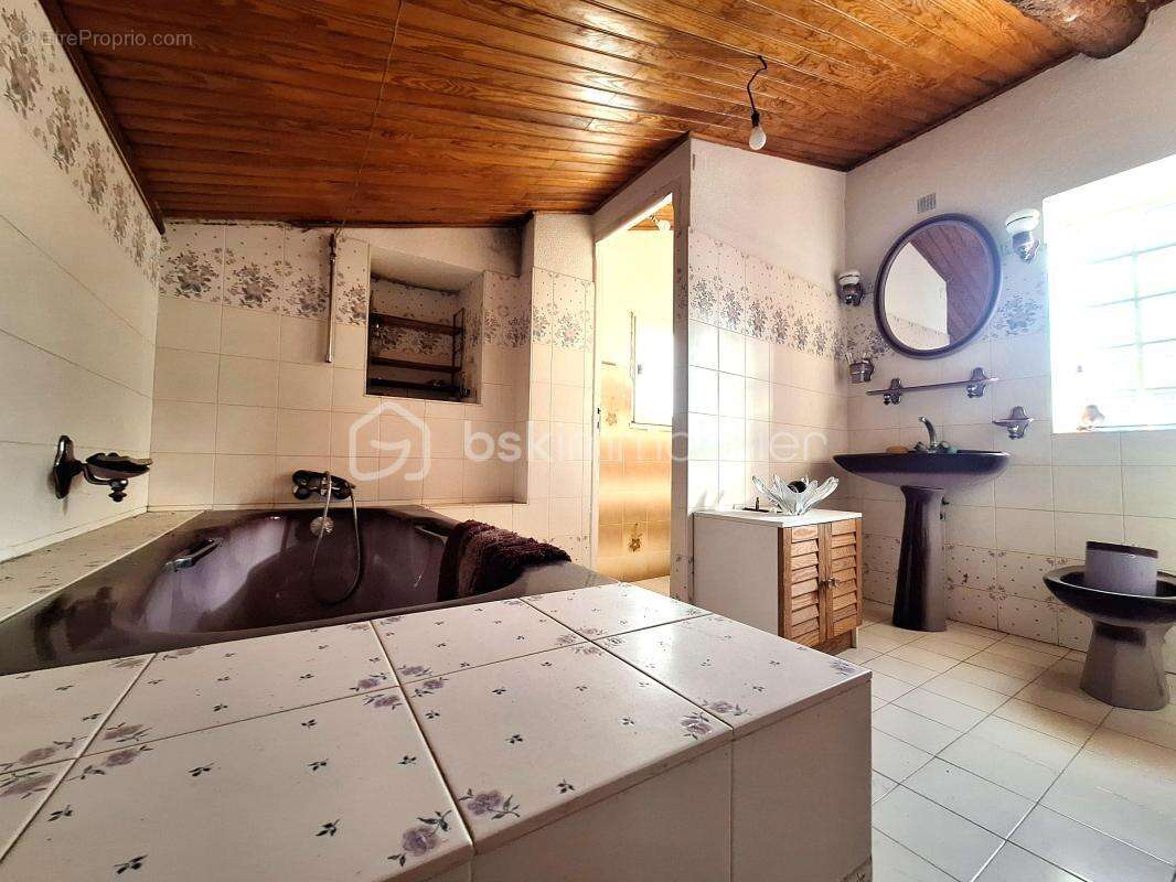 Maison de village - fort potentiel - 88 m2 - 3 chambres - cellier - grenier amenageable - terrasse - photo 23