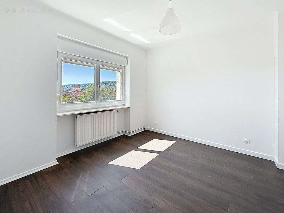 FAMECK   Maison mitoyenne rénovée de 87 m2 - 3 chambres sur 5,59 ares   265 000,- € - photo 9