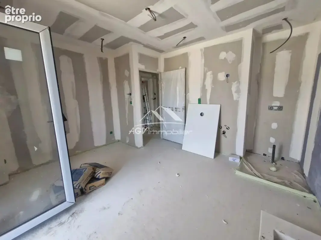 A Saint-Julien-Les-Rosiers, maison neuve d'environ 106 m² avec piscine - photo 9