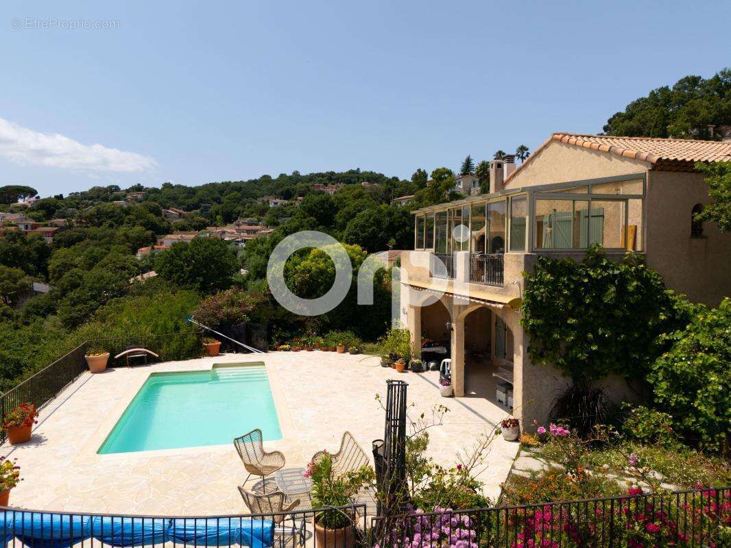 Maison à LES ADRETS-DE-L&#039;ESTEREL