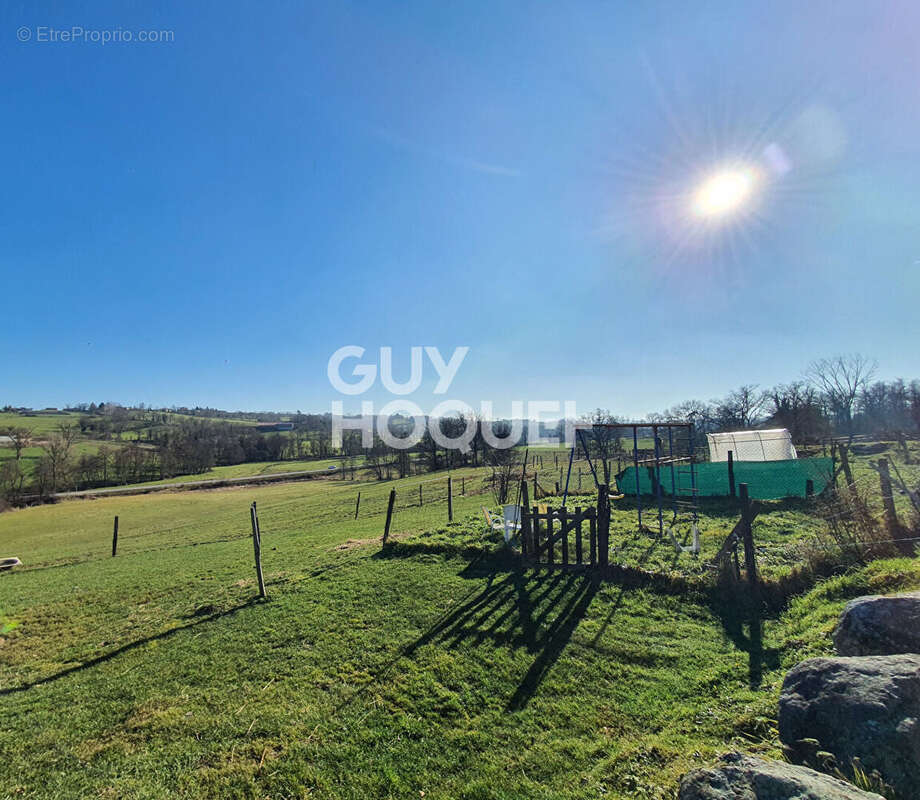 Maison à SAINT-MARTIN-LESTRA