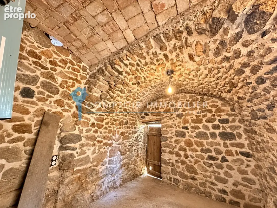 Maison de village en pierre rénovée avec cour, terrasse, jardin et fort potentiel   Vals-les-Bains - photo 19