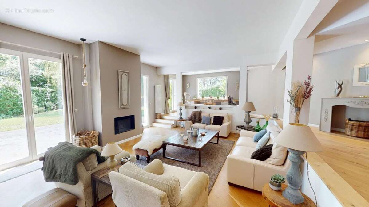 Maison à SAINT-NOM-LA-BRETECHE