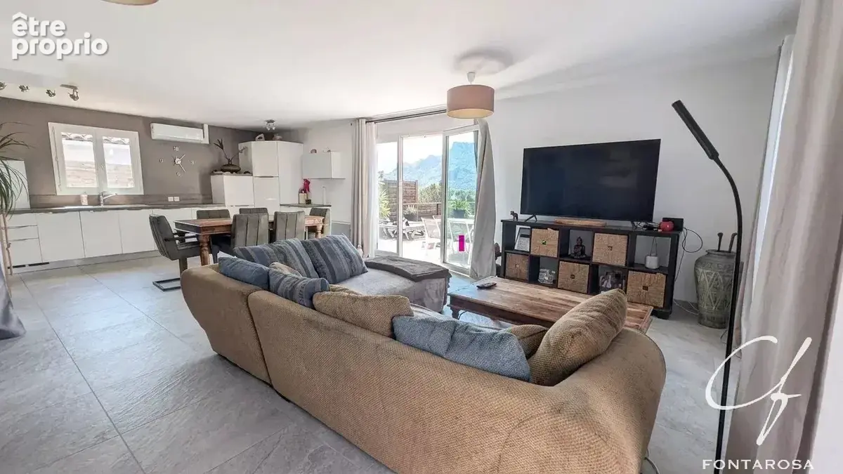 Roquebrune-sur-Argens, villa de plain-pied 5 pièces - photo 4