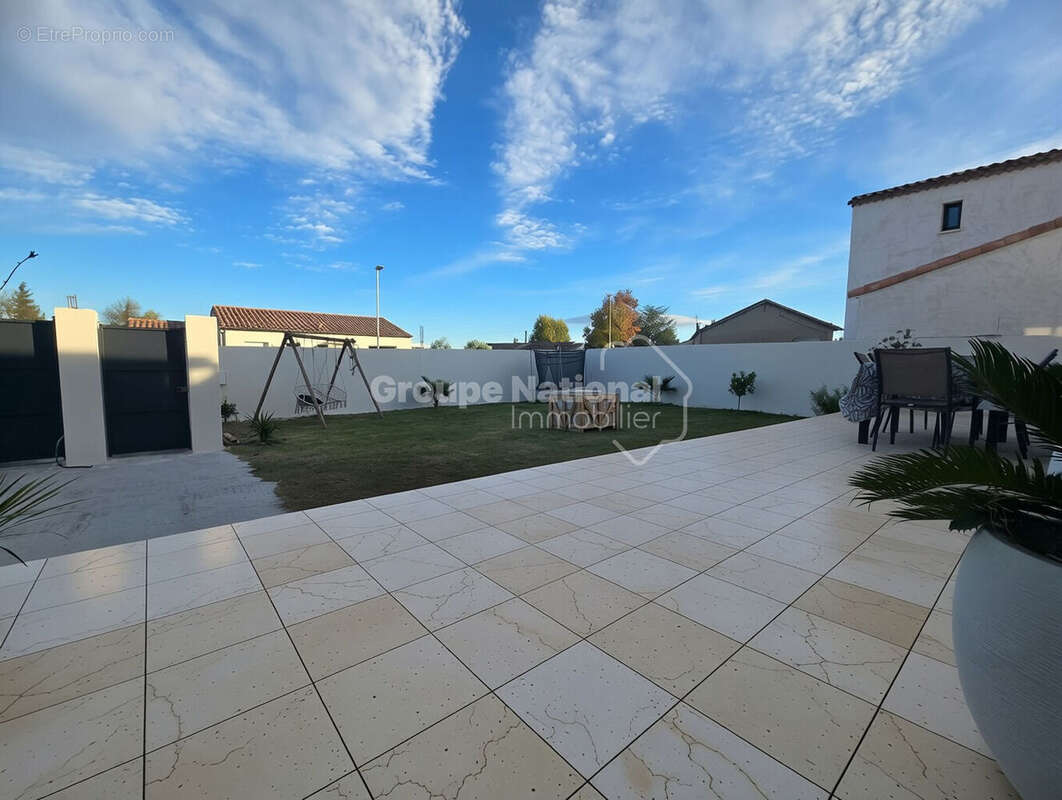 Maison à JONQUIERES-SAINT-VINCENT