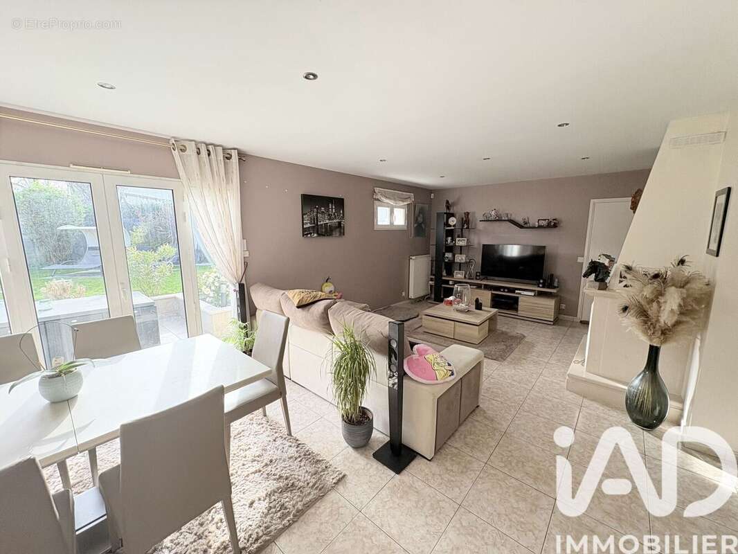 Photo 2 - Maison à LIVRY-GARGAN